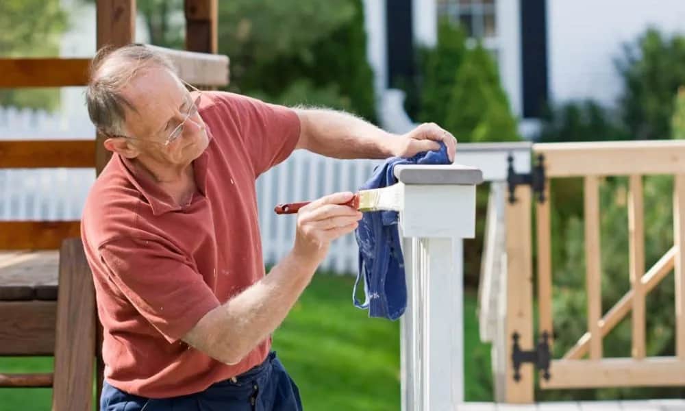 Czym pomalować balustradę drewnianą na zewnątrz, aby przetrwała?