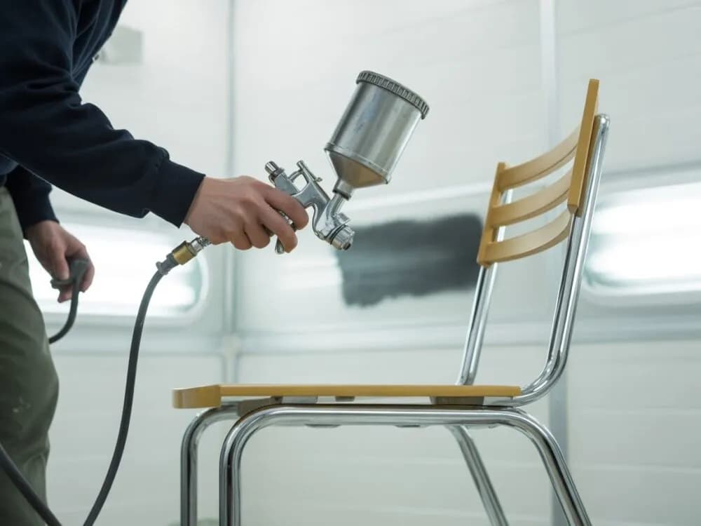 Jak pomalować chromowane krzesła - uniknij najczęstszych błędów