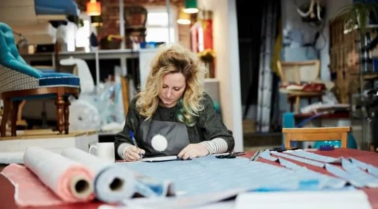 Ile kosztuje obicie krzesła? Ceny i czynniki wpływające na koszty