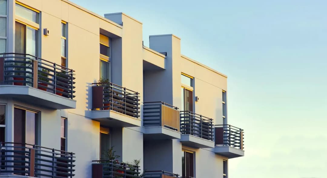 Ile kosztuje balustrada na balkon? Ceny i materiały, które zaskoczą