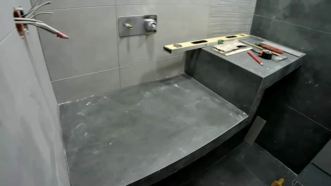 Jak zrobić szafkę pod umywalkę z płytek bez zbędnych błędów