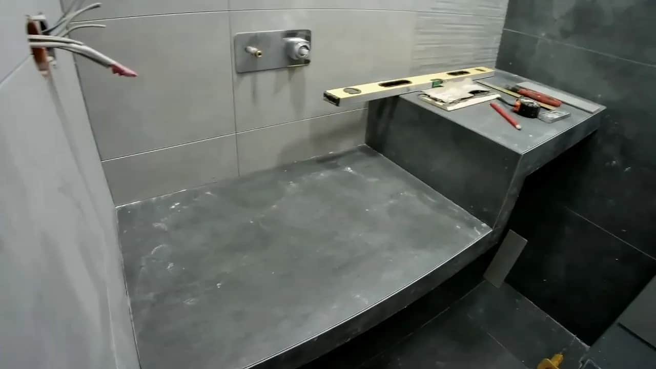 Jak zrobić szafkę pod umywalkę z płytek bez zbędnych błędów